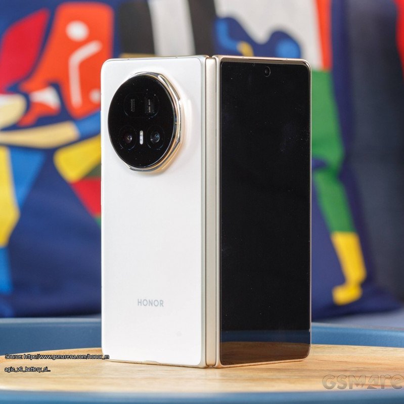 Honor Magic V5 - Fair use review image from https://www.gsmarena.com/honor_magic_v6_battery_size_3c-news-71225.php